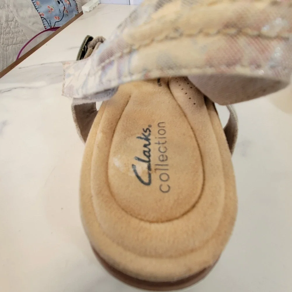 Clarks Womens Size 8 WIDE Brynn Ave Sand Interest Beige Tan Ankle Strap Sandals